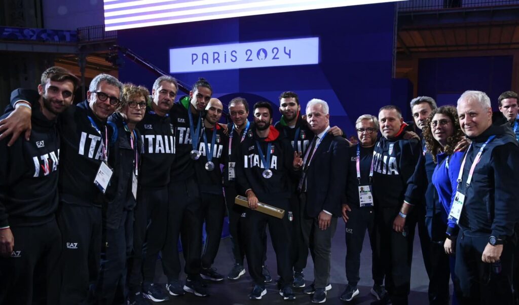 La squadra dei fiorettisti medaglia d'argento